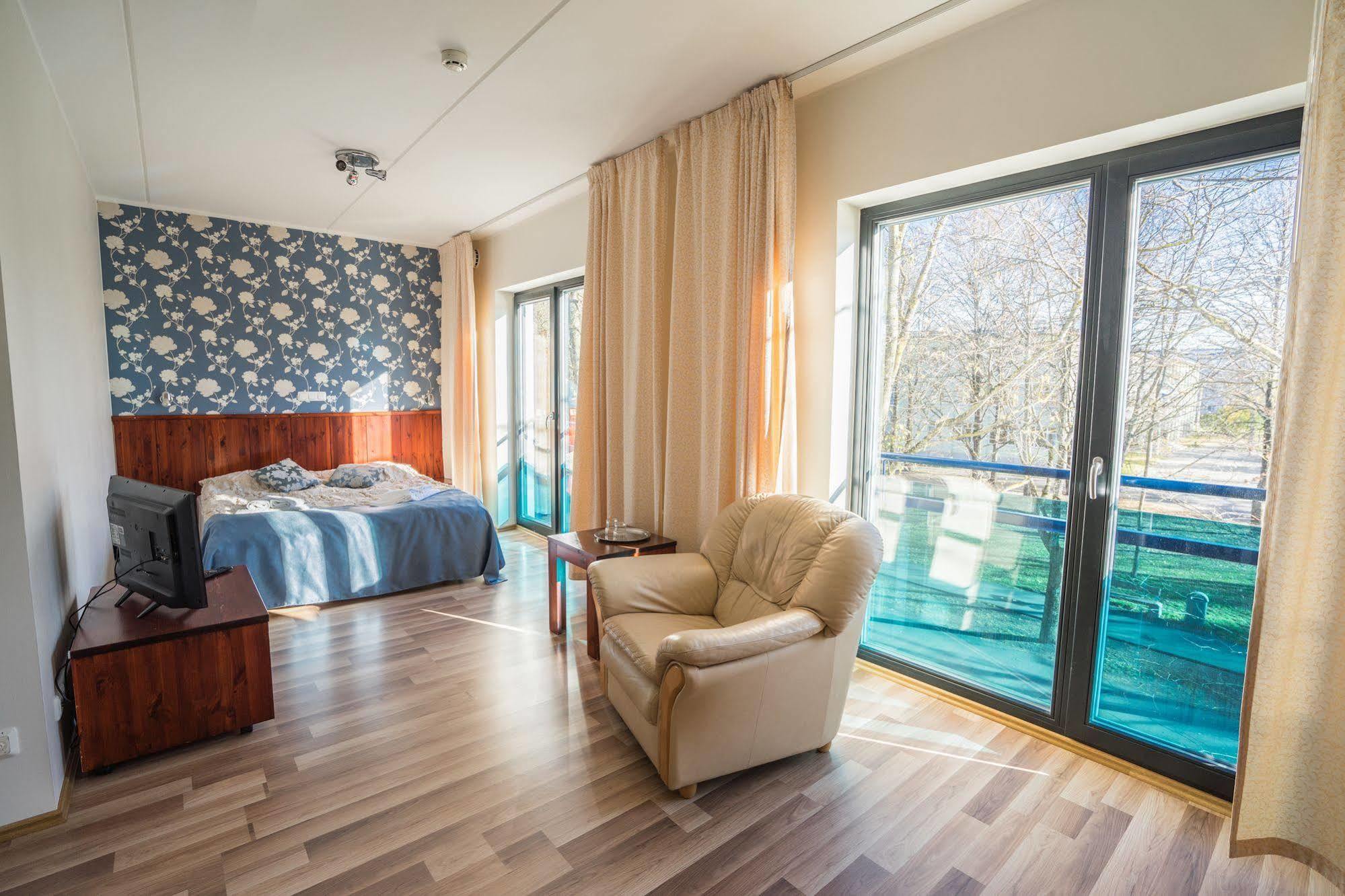 Hotell Tammsaare Pärnu Exterior foto